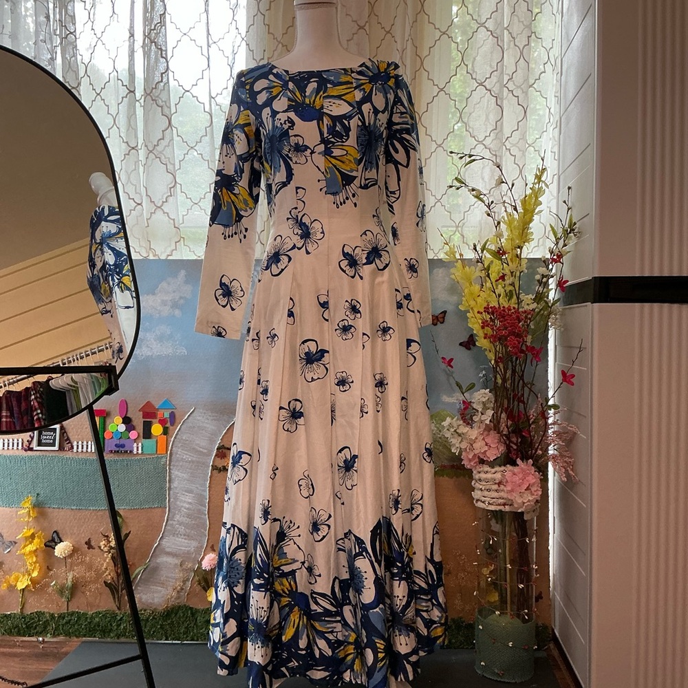 Chic Long Sleeve Floral Dress in White and Blue
